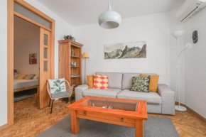 Bright & Cozy 2BD - OPERA area